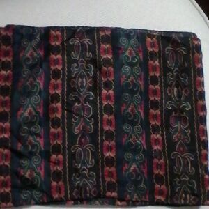 Women’s Patterned Wrap Scarf in Dark Green and Pink